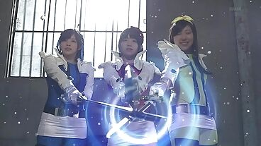 我们的女主角用她们的力量来获取鸡巴